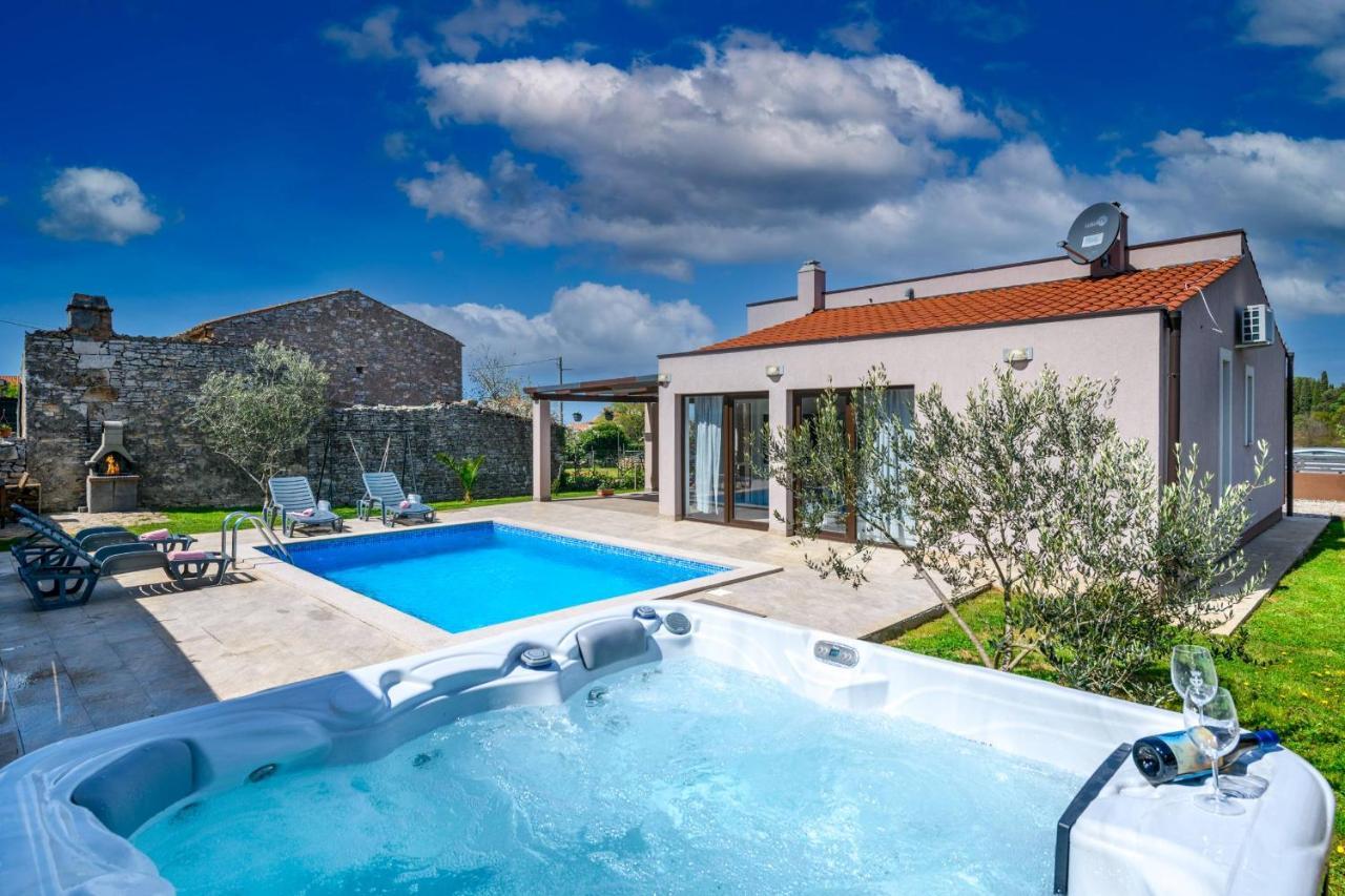 Bobo Family House With Pool Vila Vodnjan Exterior foto