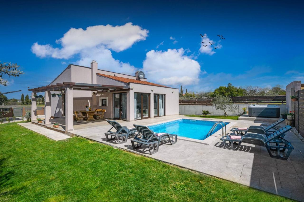 Bobo Family House With Pool Vila Vodnjan Exterior foto
