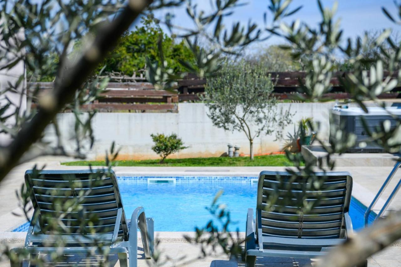 Bobo Family House With Pool Vila Vodnjan Exterior foto