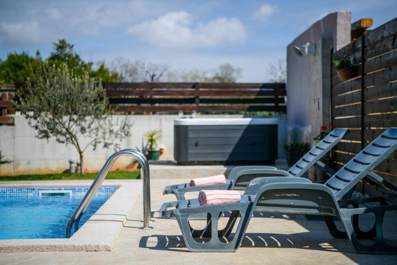 Bobo Family House With Pool Vila Vodnjan Exterior foto