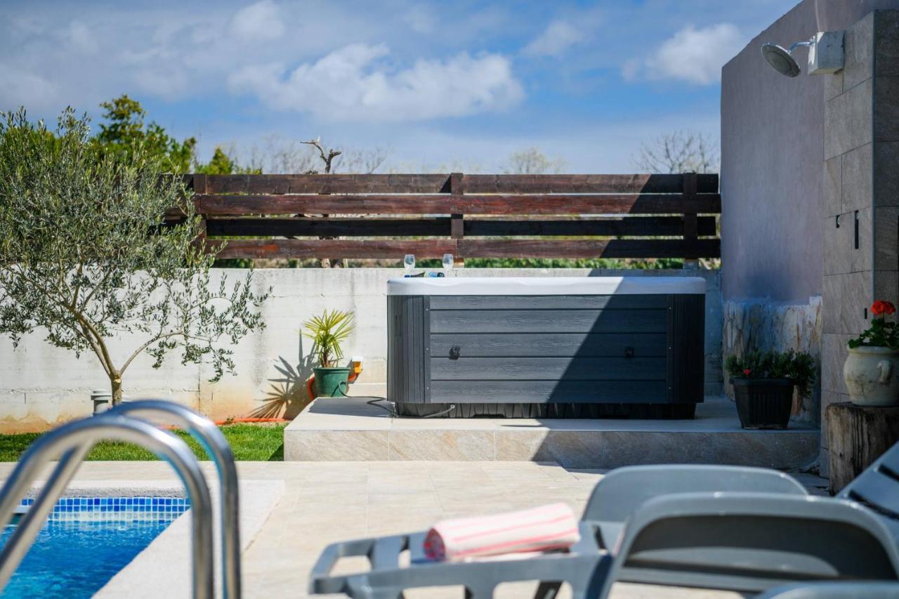 Bobo Family House With Pool Vila Vodnjan Exterior foto